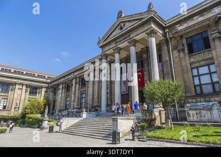 Istanbul - 25 MAGGIO: Musei archeologici di Istanbul il 25 maggio 2013 a Istanbul, Turchia. Il complesso di tre musei contiene più di un milione di pezzi o Foto Stock