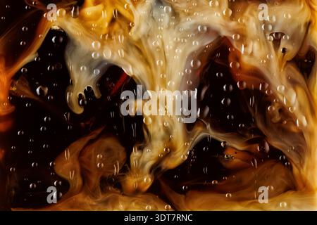 Macinatura di latte in caffè ghiacciato Foto Stock