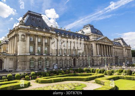 Il Palazzo Reale di Bruxelles in un bel giorno di estate Foto Stock