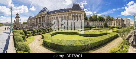 Il Palazzo Reale di Bruxelles in un bel giorno di estate Foto Stock