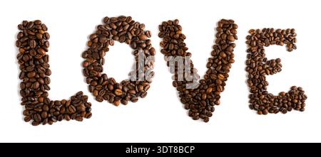 Tipografia creativa della parola "amore" formata da chicchi di caffè isolati su sfondo bianco per arte da parete o social media. Foto Stock