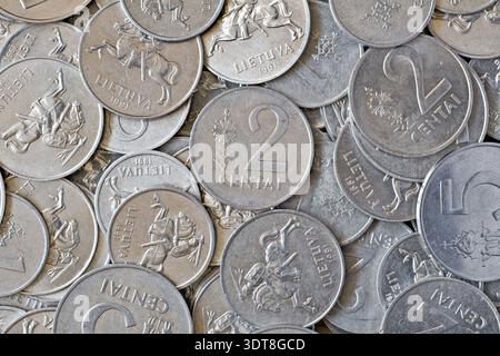 Background di denaro. primo piano di monete d'argento Foto Stock