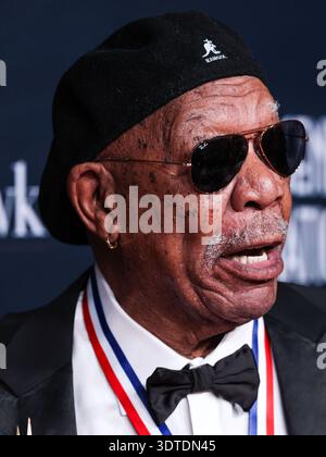 BEVERLY HILLS, LOS ANGELES, CALIFORNIA, USA - 23 GENNAIO: Morgan Freeman arriva al 23° Annual Living Legends of Aviation Awards tenutosi presso il Beverly Hilton Hotel il 23 gennaio 2026 a Beverly Hills, Los Angeles, California, Stati Uniti. (Foto di Xavier Collin/Image Press Agency) Foto Stock