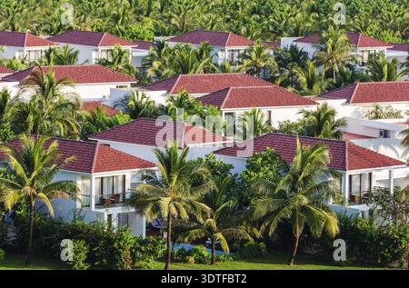Bellissime ville bianche e palme Foto Stock