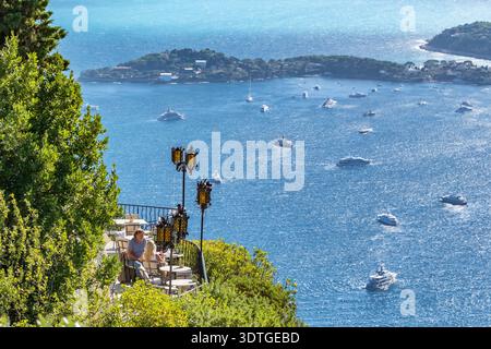 Vista aerea di Saint Jean Cap Ferrat dalla terrazza del villaggio di Eze Foto Stock