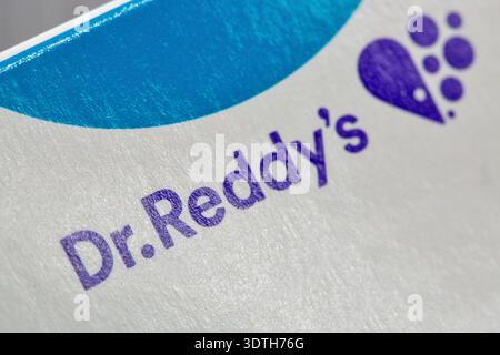 Kiev, Ucraina - 26 gennaio 2026: Primo piano del logo Dr Reddys Laboratories stampato sulla confezione della medicina. Marchio dell'azienda farmaceutica indiana sulla guarigione Foto Stock