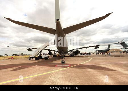 Royal Air Force Voyager KC3 ZZ334 Vespina. È un Airbus A330-243MRTT, una cisterna di rifornimento aria-aria e un aereo da trasporto strategico Foto Stock