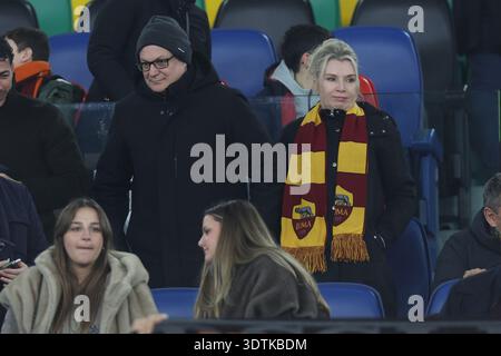 Roma, Italia. 22 febbraio 2026. Roma, Italia - 22 febbraio 2026: Roberto Gualtieri con il suo partner in tribuna per assistere alla partita di serie A Enilive 2025-2026 tra Roma e US Cremonese allo Stadio Olimpico di Roma crediti: Independent Photo Agency/Alamy Live News Foto Stock