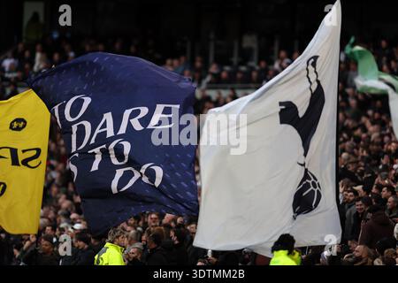 Londra, Regno Unito. 22 febbraio 2026. Bandiere Tottenham Hotspur. Partita di Premier League, Tottenham Hotspur contro Arsenal al Tottenham Hotspur Stadium di Londra domenica 22 febbraio 2026. Questa immagine può essere utilizzata solo per scopi editoriali. Foto per uso editoriale di Andrew Orchard/Alamy Live news Foto Stock
