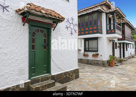 Tenza Colombia 18 maggio zona Peatonale nel villaggio di Tenza nel nord della Colombia con i suoi edifici bianchi in stile coloniale. Riprese il 18 maggio 2019 Foto Stock
