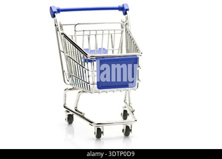 Carrello vuoto su sfondo bianco. SDOF Foto Stock