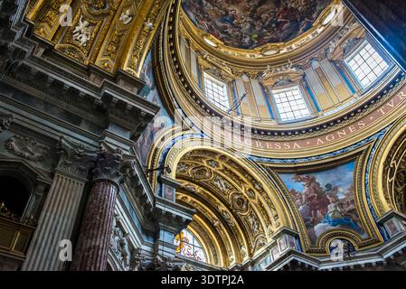 Vista interna della Basilica di San Pietro, Roma, Italia Foto Stock