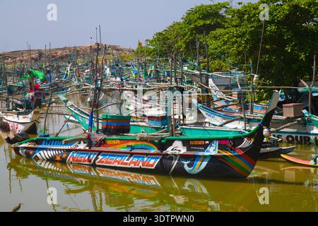 Sri Lanka, Dodanduwa, pescherecci, pesca, occupazione, navi, Foto Stock