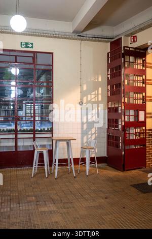 All'interno del Mercado dos Lavradores nella città vecchia di Funchal, Madeira, Portogallo, Foto Stock