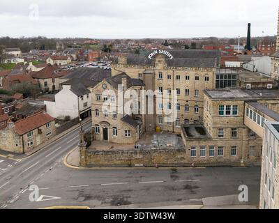TADCASTER, REGNO UNITO - 23 FEBBRAIO 2026. Un paesaggio aereo dell'architettura vittoriana del birrificio John Smith nella città del North Yorkshire Foto Stock