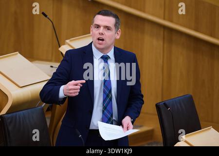 Edimburgo Scozia, Regno Unito 24 febbraio 2026. Douglas Ross al Parlamento scozzese in seguito ai fascicoli rilasciati dal Crown Office and Procurator Fiscal Service (COPFS). credito sst/alamy notizie in diretta Foto Stock