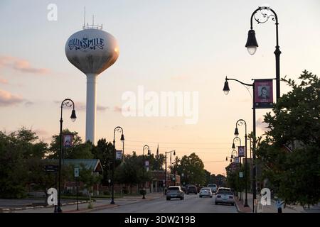 West Clay Street a Collinsville, Illinois. Collinsville si trova sulla storica Route 66. Foto Stock