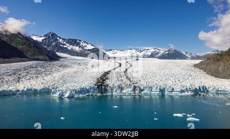 Bear Glacier nel Kenai Fjords National Park nell'Alaska centro-meridionale. Foto Stock
