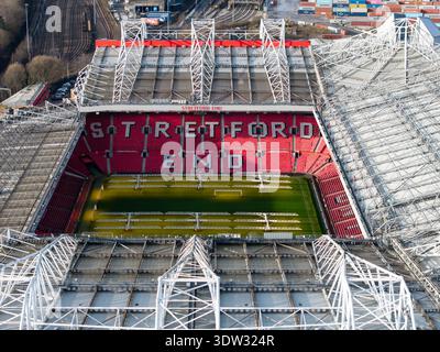 MANCHESTER, INGHILTERRA: 17 FEBBRAIO 2026: Vista aerea ravvicinata della scritta Stretford End sui posti a sedere dello stadio all'Old Trafford Foto Stock