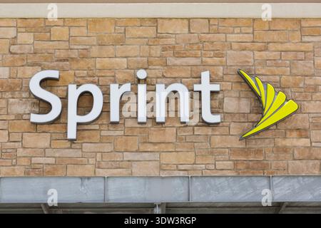 Sprint wireless e negozio di telecomunicazioni presso i negozi di Highland Village a Highland Village, Texas. Foto Stock