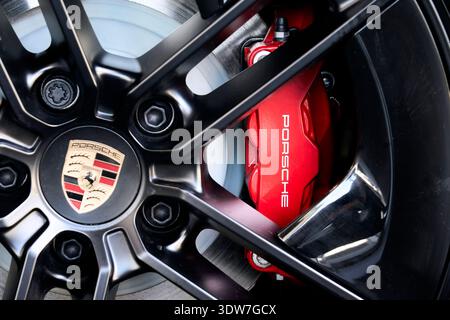 Firenze, Italia. 25 febbraio 2026. Conferenza stampa per l'acquisizione da parte di Eurocar dei centri PWP e Porsche nel centro di Firenze Porsche - mercoledì 24 febbraio 2026. (Foto di Marco Bucco/la Presse) credito: LaPresse/Alamy Live News Foto Stock