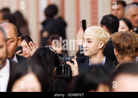 Bang Chan lascia la sfilata di Fendi durante la settimana della Moda di Milano - donna Autunno/Inverno 2026/2027 il 25 febbraio 2026 a Milano, Italia. ©foto: Cinzia Camela. Foto Stock