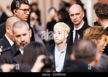 Bang Chan lascia la sfilata di Fendi durante la settimana della Moda di Milano - donna Autunno/Inverno 2026/2027 il 25 febbraio 2026 a Milano, Italia. ©foto: Cinzia Camela. Foto Stock