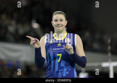 Firenze, Italia. 25 febbraio 2026. SARAH FRANKLIN durante Savino del bene Scandicci vs Igor Gorgonzola Novara, CEV Champions League Women volley match a Firenze, Italia, febbraio 25 2026 crediti: Independent Photo Agency/Alamy Live News Foto Stock