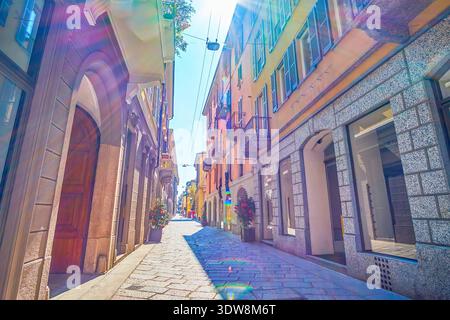 Elegante via della Spiga nel cuore del quartiere della moda di lusso di Milano, l'Italia Foto Stock