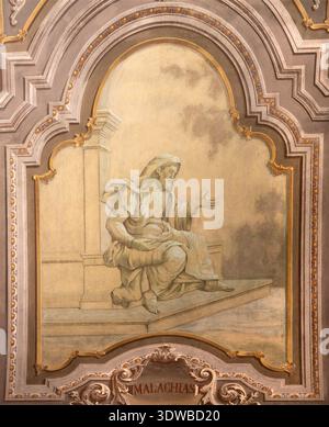 NOVARA, ITALIA - 15 GENNAIO 2026: Affresco del profeta Malachia di San Giovanni Battista nella chiesa di San Giovanni Decolato Foto Stock