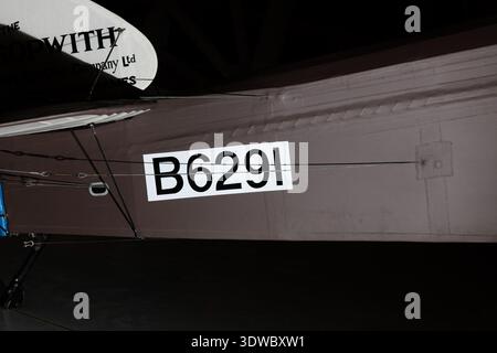 Sopwith F.1 Camel era un biplano monoposto della prima guerra mondiale equipaggiato con un motore rotativo Clerget 9B da 130 cavalli e mitragliatrici Vickers. Entrò in servizio operativo nel luglio 1917 e ottenne 1.294 vittorie confermate. L'immagine di archivio documenta il suo layout strutturale. Foto Stock
