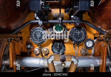 Sopwith F.1 Camel era un biplano monoposto della prima guerra mondiale equipaggiato con un motore rotativo Clerget 9B da 130 cavalli e mitragliatrici Vickers. Operativo dal luglio 1917, ha ottenuto 1.294 vittorie aeree confermate. L'immagine di archivio documenta la sua struttura compatta e l'armamento montato in avanti. Foto Stock