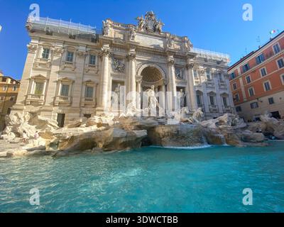 Fontana di Trevi, situata a Roma, in Italia, che è un simbolo del XVIII secolo progettato da Nicola salvi. Foto Stock