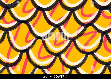 Un vivace motivo geometrico presenta linee curve in bianco e nero su sfondo giallo brillante, accentuate da elementi rossi astratti per una tinta Foto Stock
