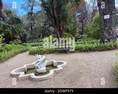 Jardines de Monforte, Giardini di Monforte. Romantico parco pubblico del XIX secolo a Valencia, Spagna, con statue neoclassiche e vegetazione lussureggiante. Foto Stock