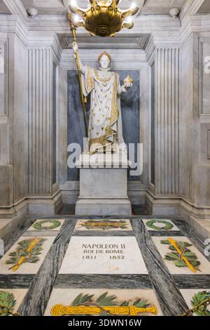 Francia, Parigi, Hotel des Invalides, Museo dell'Esercito, Cattedrale di Saint-Louis-des-Invalides, il pantheon militare, tomba di Napoleone II, Aquila e Re di Roma, nella cella di fronte alla tomba di suo padre Napoleone i Foto Stock