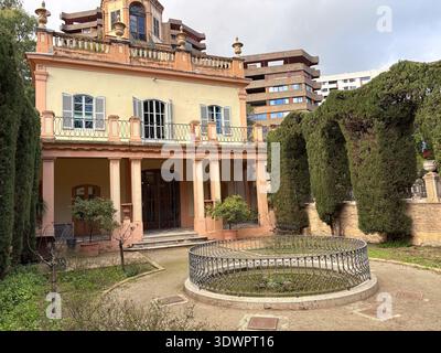 Giardini di Monforte, Jardines de Monforte. Romantico giardino ottocentesco a Valencia, Spagna, caratterizzato da una villa neoclassica, terrazze formali e scolpite Foto Stock