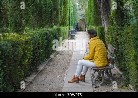 Giardini di Monforte, Jardines de Monforte. Romantico parco del XIX secolo a Valencia, Spagna, con siepi curate e panche neoclassiche. Foto Stock