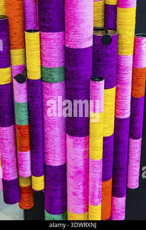Casa e museo Jim Thompson, rotoli con tessuti di seta colorati, Bangkok, metropoli della Thailandia, Thailandia Foto Stock