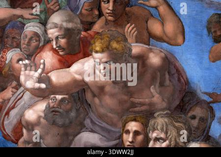 Una vista di un dettaglio del giudizio universale di Michelangelo prima del raro restauro dell'affresco nella Cappella Sistina in Vaticano il 16 febbraio 2026. Sono in corso lavori di restauro sul "giudizio universale" di Michelangelo nella Cappella Sistina. Il "giudizio universale" di Michelangelo è destinato a subire circa tre mesi di lavori di restauro. L'intervento di pulizia si era reso necessario a causa della presenza di una pellicola biancastra diffusa. Ciò avviene poco più di trent'anni dopo il cosiddetto "restauro del secolo", che ha rivelato i colori brillanti del capolavoro di Michelangelo. Questo film o Foto Stock