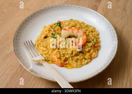 Risotto ai Gamberi Rossi riso italiano con gamberi Foto Stock