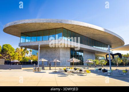 Los Angeles, CA, USA - 1 dicembre 2025: Facciata architettonica moderna del Los Angeles County Museum of Art Foto Stock