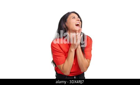 Donna che ride battendo le mani che esprime gioia su uno sfondo trasparente Foto Stock