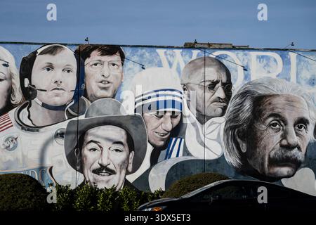 Beachcomber Hot Tubs murales di celebrità famose a Comber Way nel Surrey, British Columbia, Canada Foto Stock