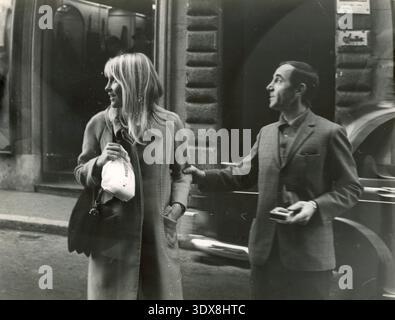 Il cantante franco-armeno Charles Aznavour e sua moglie Ulla Thorsell, anni '1960 Foto Stock