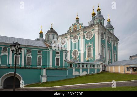 SMOLENSK, RUSSIA - 12 LUGLIO 2024: Cattedrale della Santa Dormizione di Smolensk. Russia Foto Stock