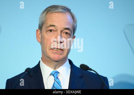 Londra, Regno Unito. 2 marzo 2026. Nella foto: Nigel Farage - Reform UK leader in una conferenza stampa alla Church House. Credito: Justin ng/Alamy Live News. Foto Stock