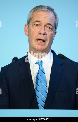 Londra, Regno Unito. 2 marzo 2026. Nella foto: Nigel Farage - Reform UK leader in una conferenza stampa alla Church House. Credito: Justin ng/Alamy Live News. Foto Stock