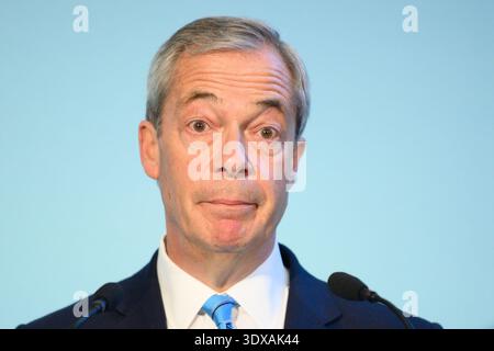 Londra, Regno Unito. 2 marzo 2026. Nella foto: Nigel Farage - Reform UK leader in una conferenza stampa alla Church House. Credito: Justin ng/Alamy Live News. Foto Stock