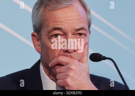 Londra. REGNO UNITO. 2 marzo 2026. Riformare il leader britannico Nigel Farage in una conferenza stampa Reform UK nel centro di Londra prima della dichiarazione di primavera e del risultato delle elezioni suppletive di Gorton e Denton. Crediti: Dinendra Haria/Alamy Live News Foto Stock